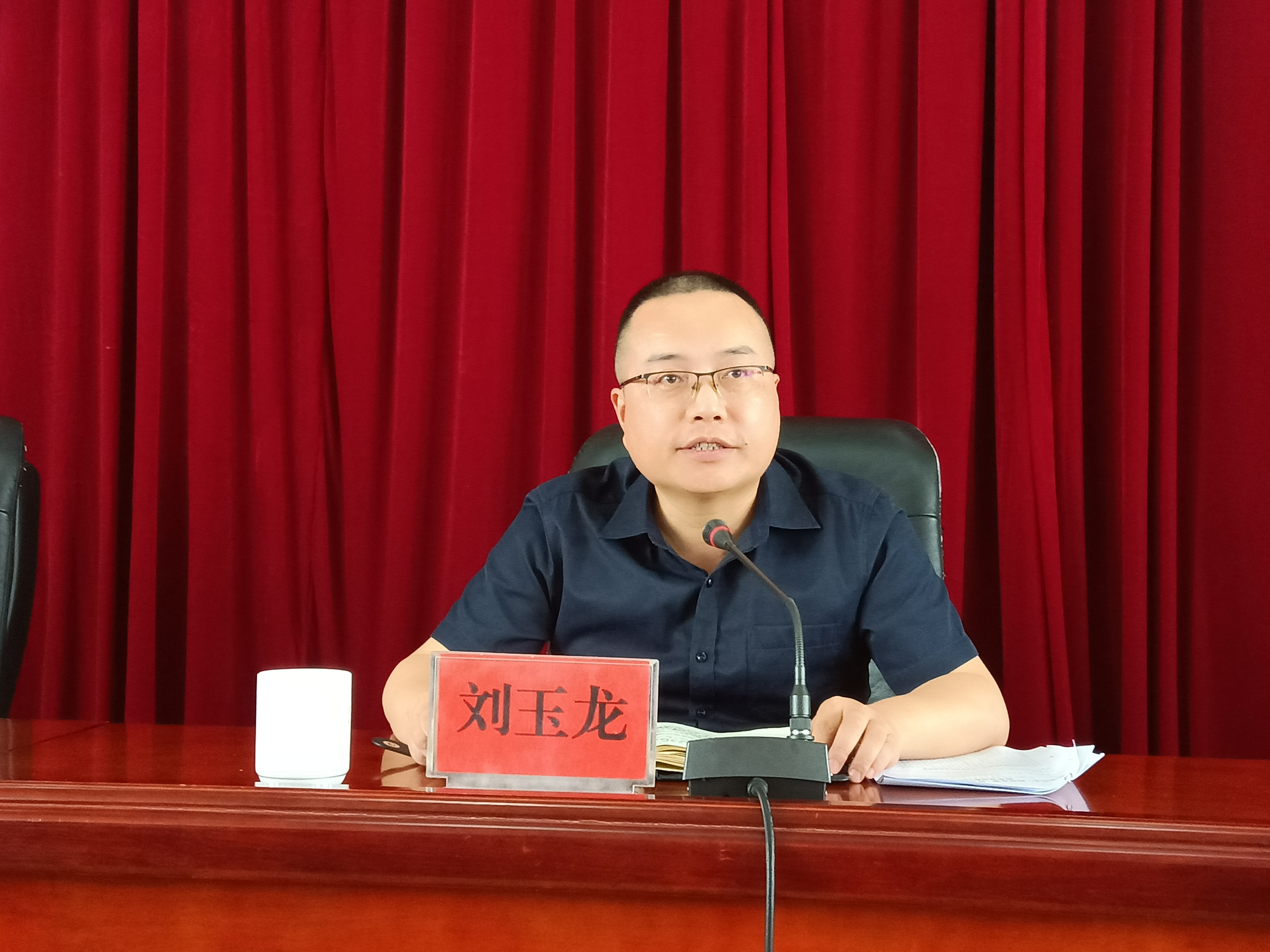 县政府副县长,县公安局局长刘玉龙围绕校园安全责任落实作了讲话.