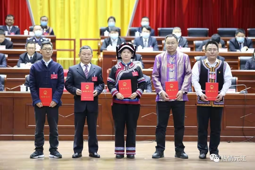 闭幕李丽当选县人大常委会主任白文华当选县人民政府县长