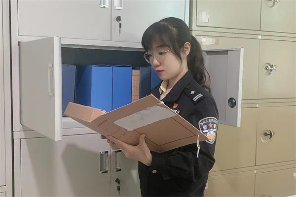 杨春燕.jpg 杨春燕.jpg