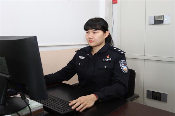 梁红.JPG 梁红.JPG