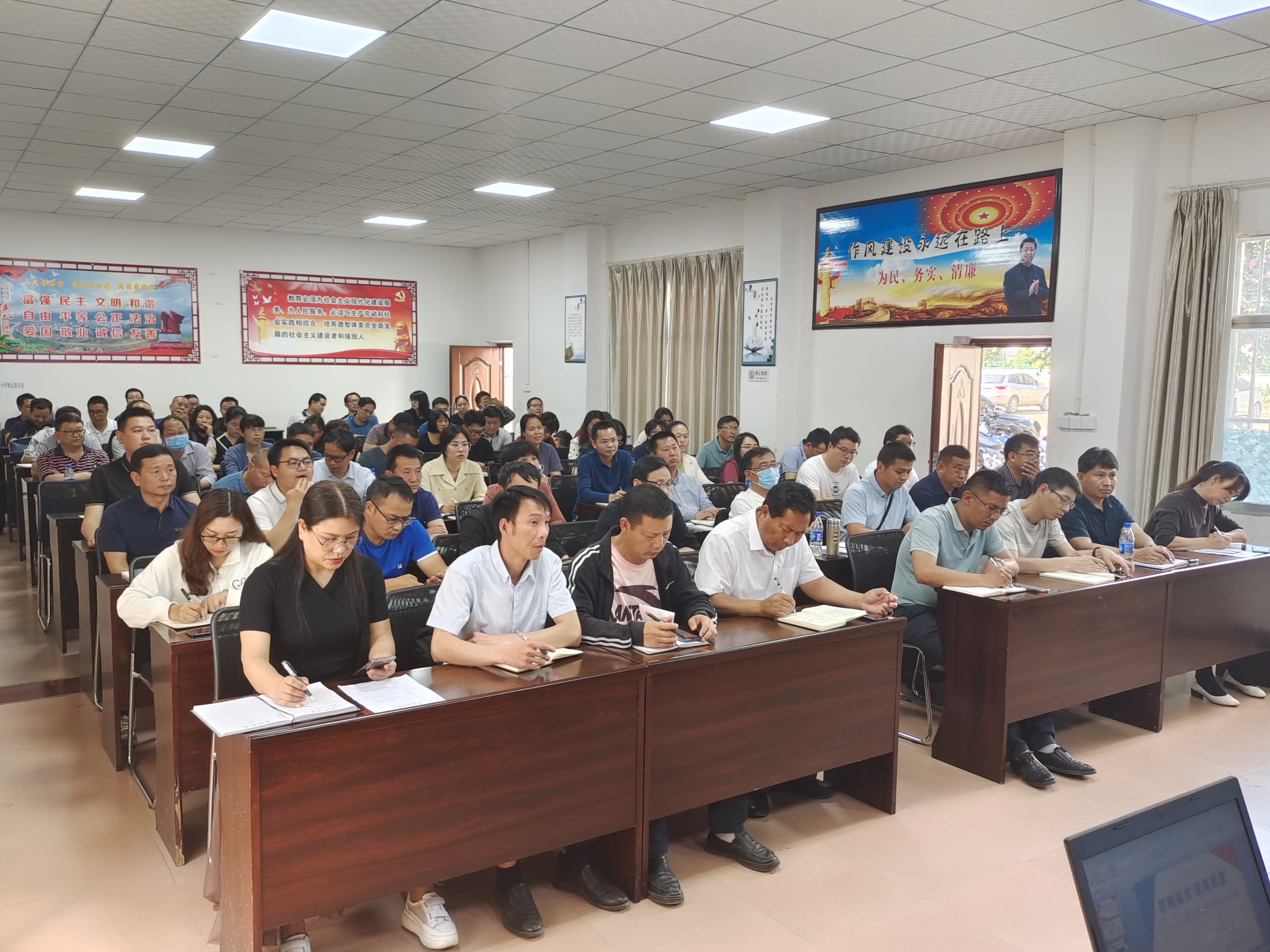 全员1.jpg 全员1.jpg