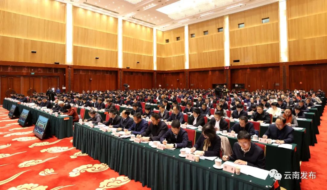 各州(市)党委书记、宣传部部长,省级有关部门和单位、中央驻滇新闻单位负责同志等参加会议。.png 各州(市)党委书记、宣传部部长,省级有关部门和单位、中央驻滇新闻单位负责同志等参加会议。.png