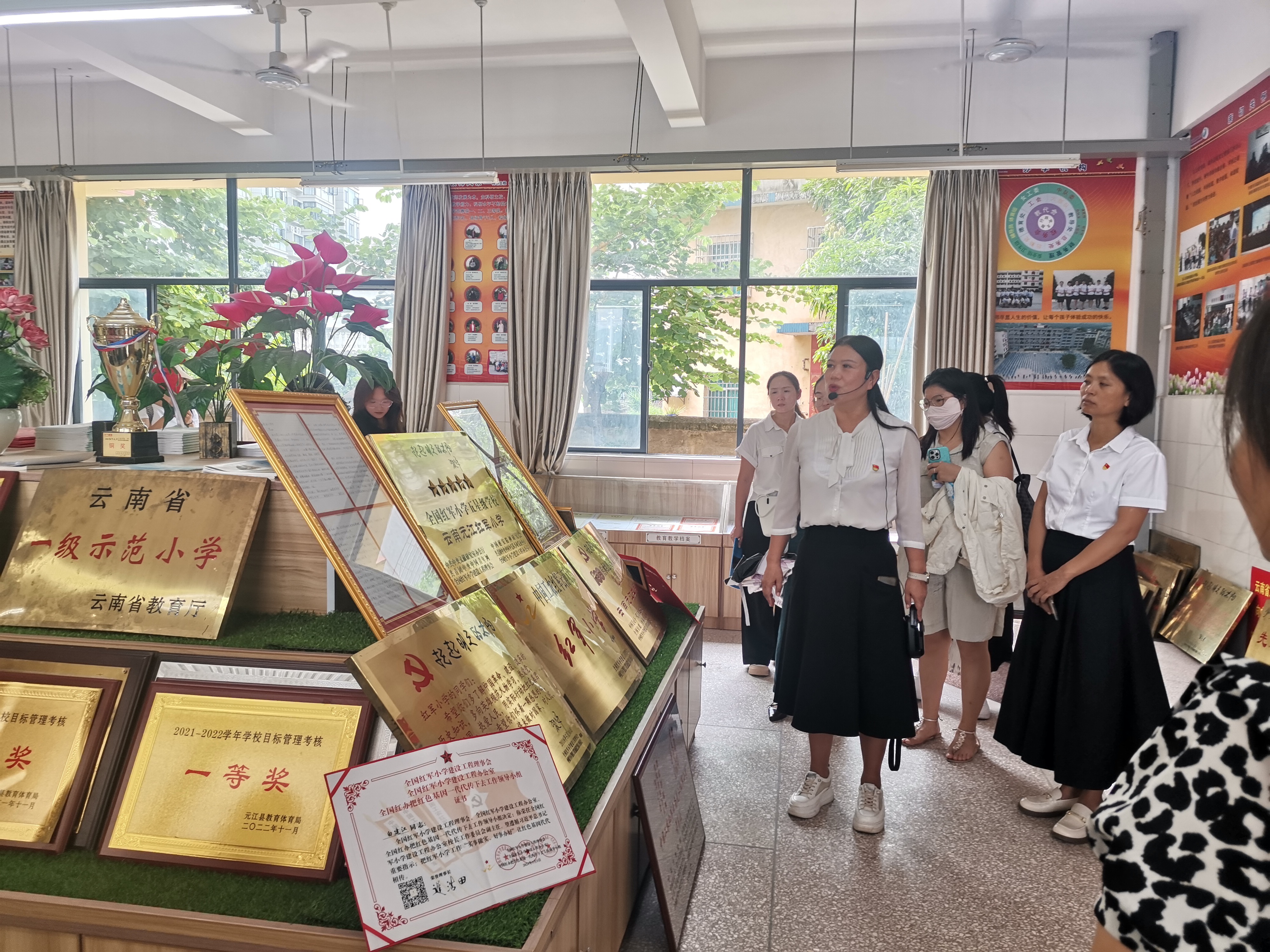 参观04.jpg 参观04.jpg