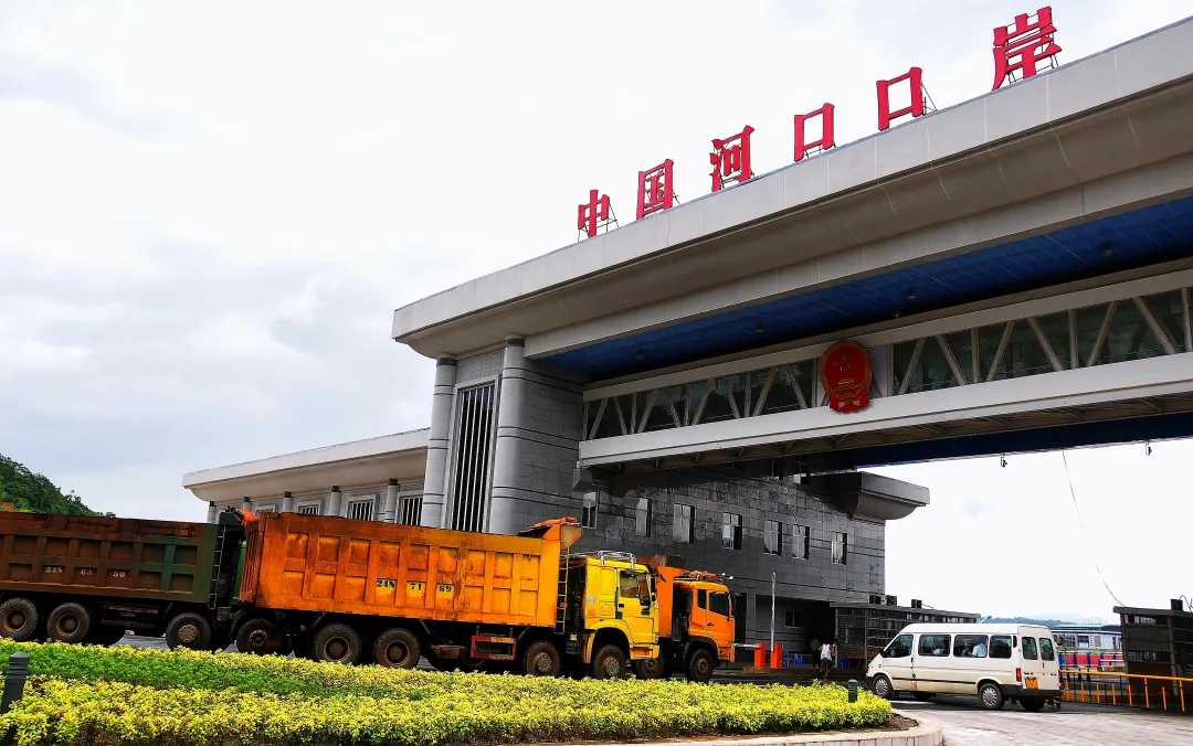 河口口岸 黄翘楚 摄.png 河口口岸 黄翘楚 摄.png